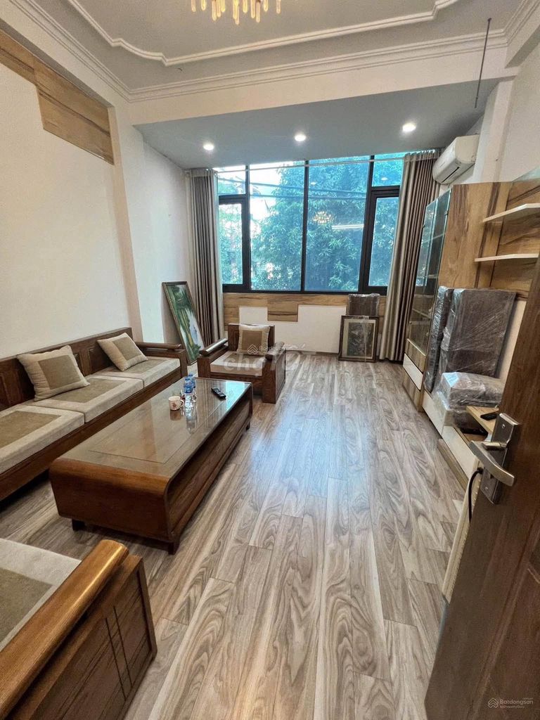 Rent the building on the 107 Nguyễn Chí Thanh, Đống Đa, with an elevator.