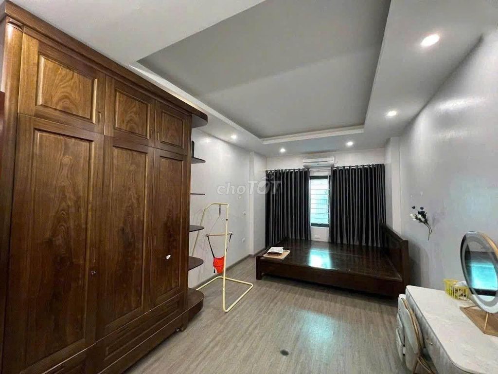 Rent your own home 40 meters x 5 floors, Cầu Giấy, full