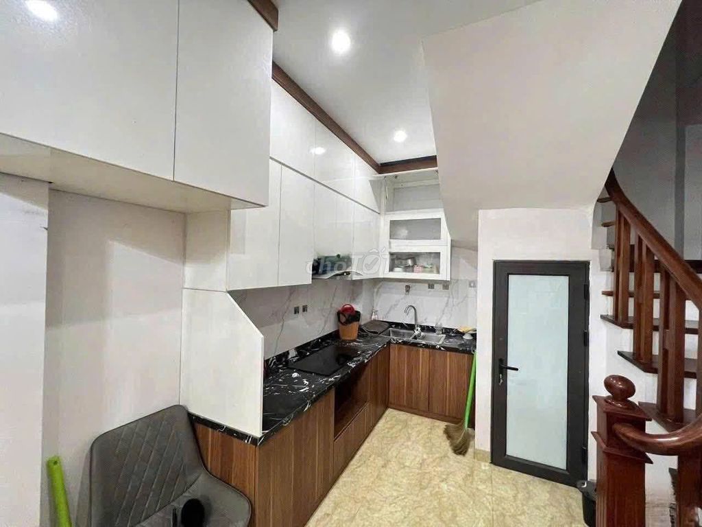 Rent your own home 40 meters x 5 floors, Cầu Giấy, full