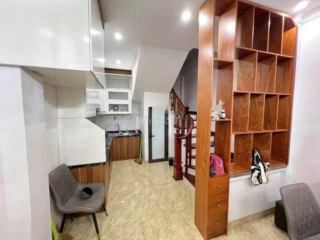 Rent your own home 40 meters x 5 floors, Cầu Giấy, full
