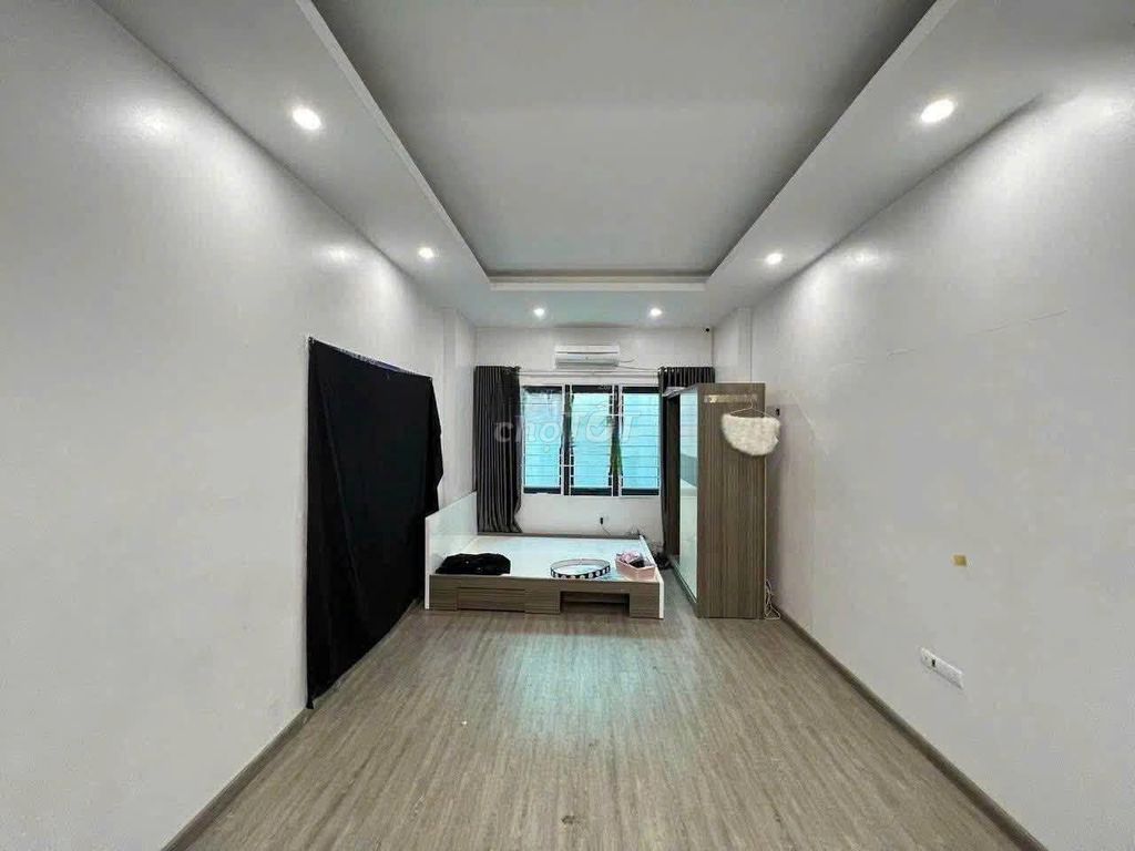 Rent your own home 40 meters x 5 floors, Cầu Giấy, full