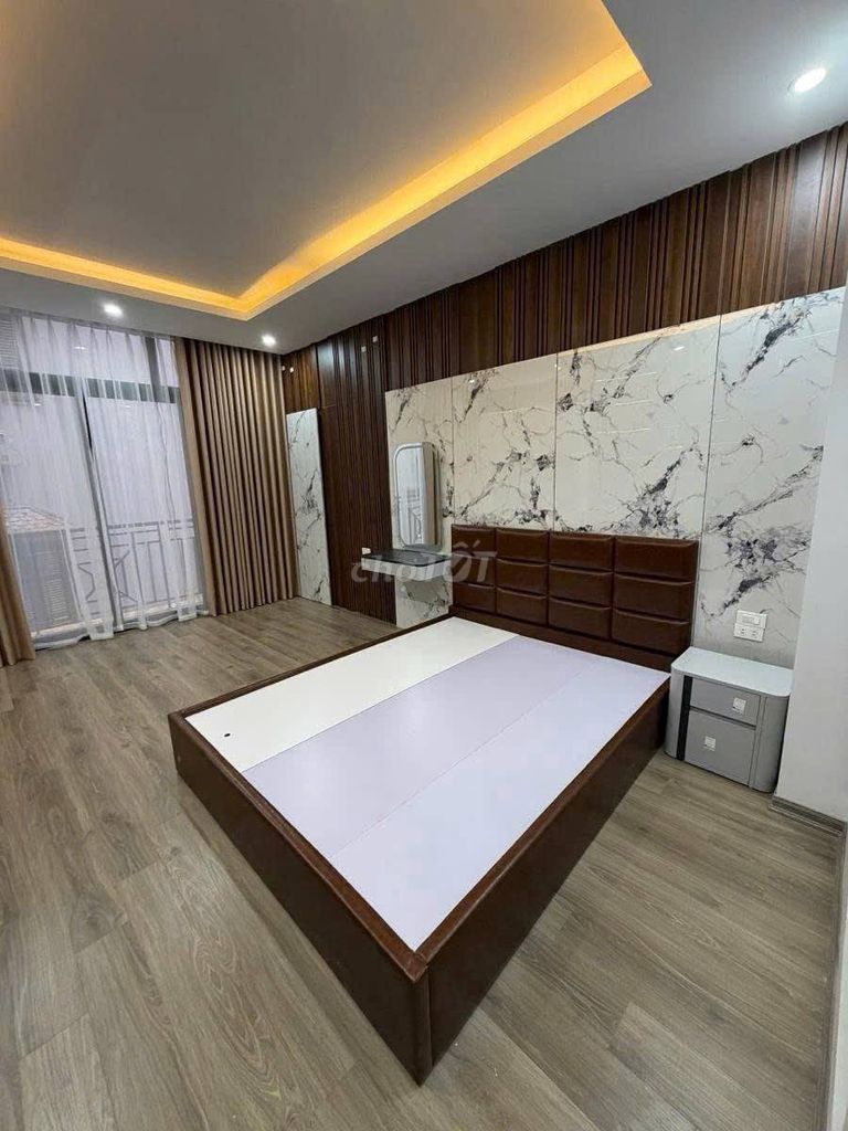 Rent 70 meters with elevators, cars in the house, Cầu Giấy