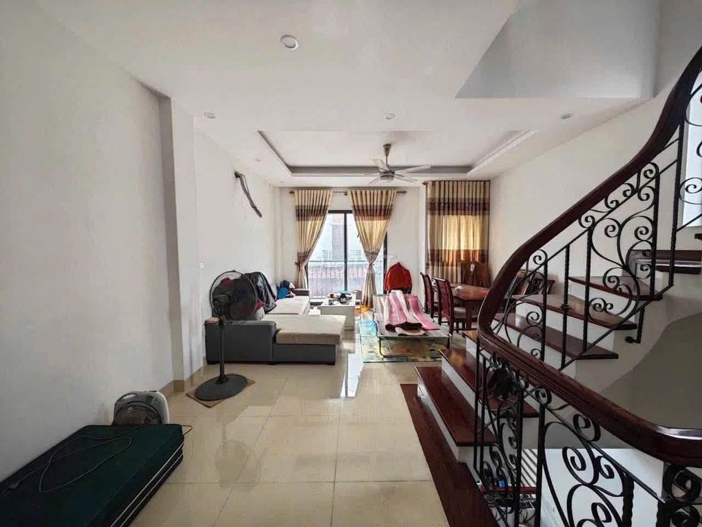 Rent a house next to Hateco Xuân Phương, 80 meters2, 5 floors, 20 million.