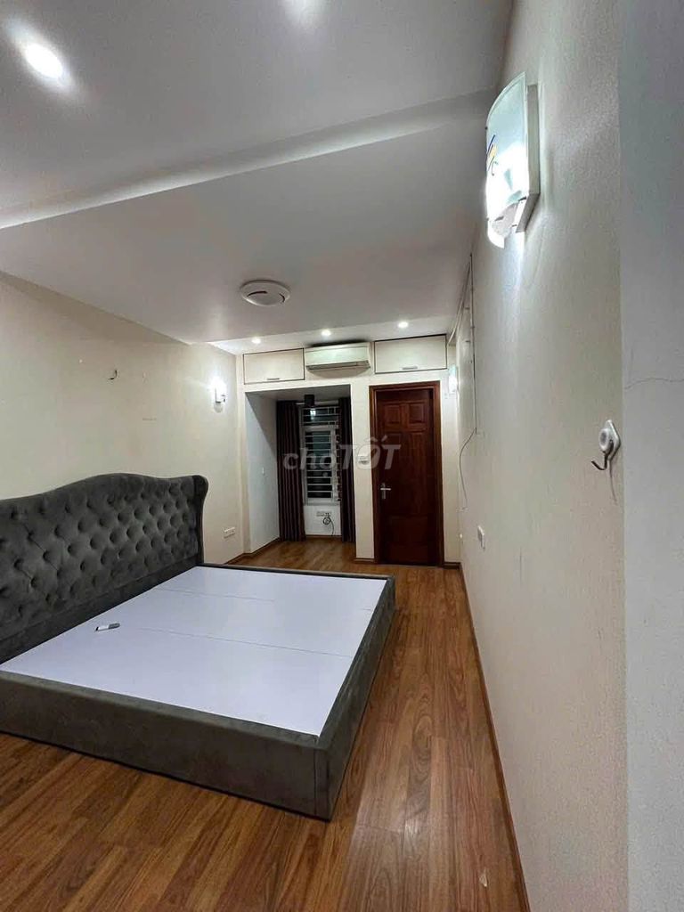 Rent his own house 75 meters x 4 level corner 1 Nguyễn Văn Huyên, Cầu Giấy