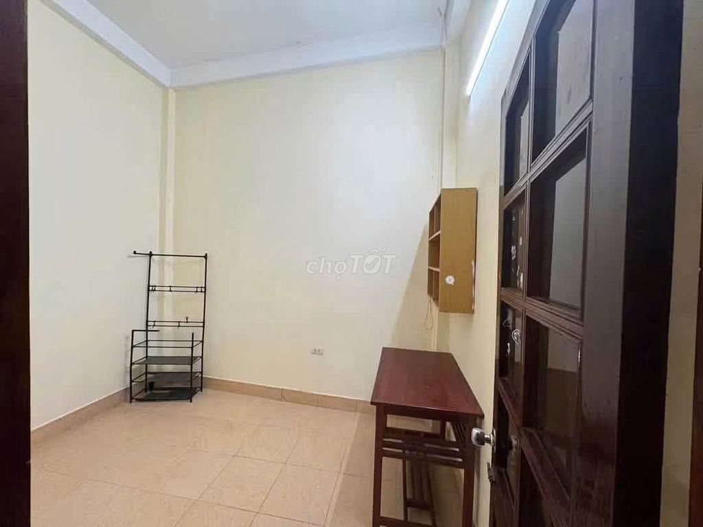 Rent the entire Hoàng Văn Thái alleyside, Thanh Xuân