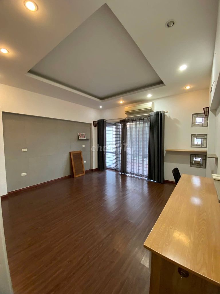 Rent a house next to Wentai, 90 meters, 4 stories, 20 million a month