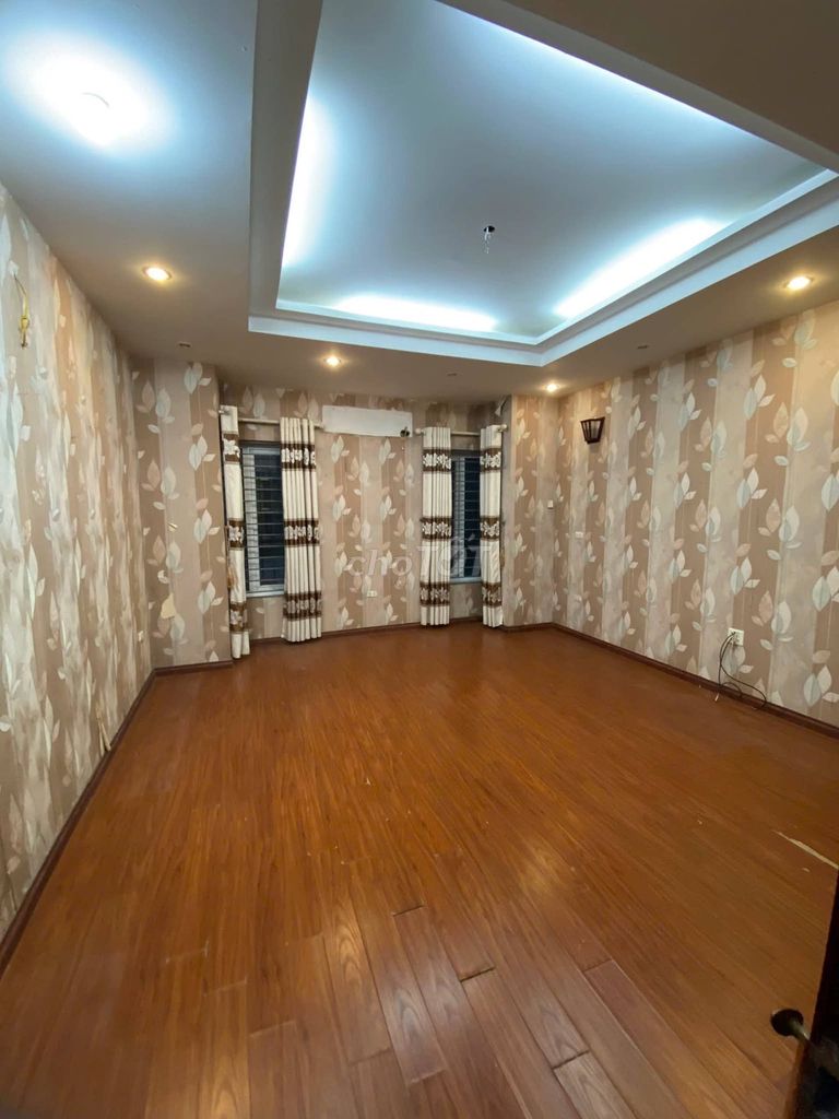 Rent a house next to Wentai, 90 meters, 4 stories, 20 million a month