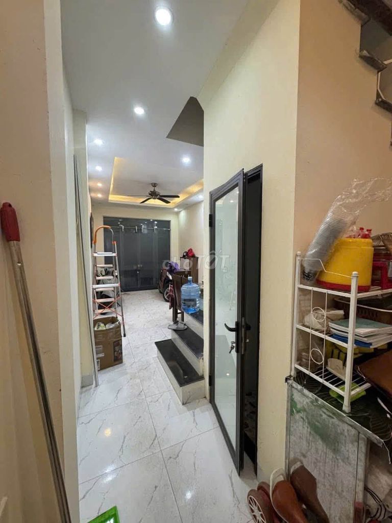 Rent a two-story apartment 32 m. Vĩnh Hưng, full gear