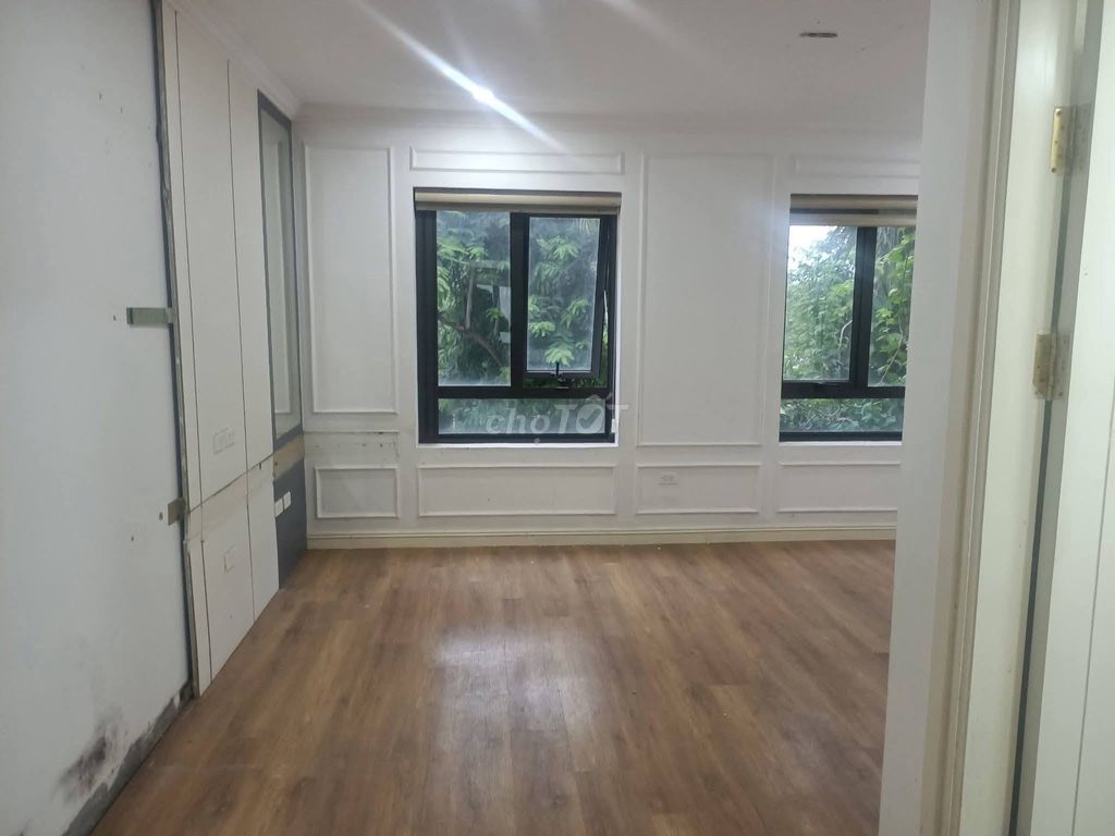 Rent it next to Lacasta Peston 75 meters, 4 stories, business