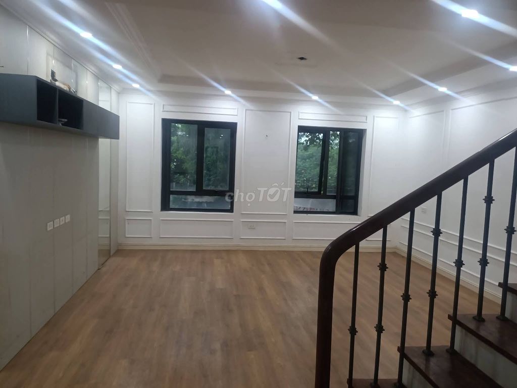 Rent it next to Lacasta Peston 75 meters, 4 stories, business