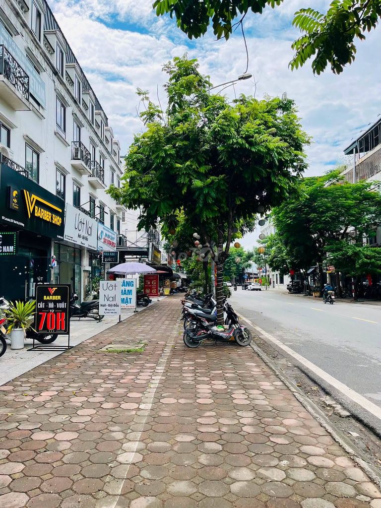 Rent it next to Lacasta Peston 75 meters, 4 stories, business