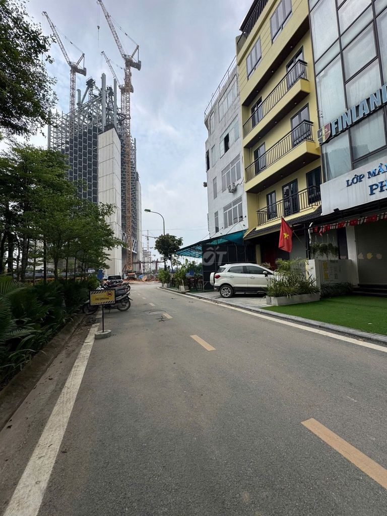 Rent right next to Ciputra 120 meters, 25 million a month.