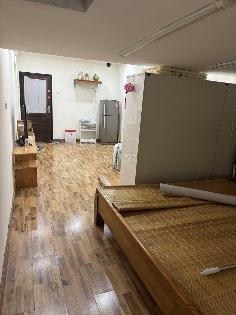 Rent the main owner of Wing Lake near Tai-Sheng