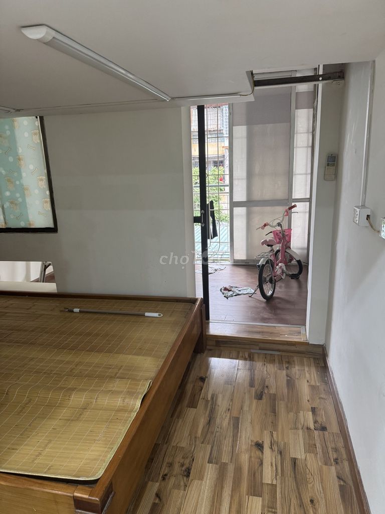 Rent the main owner of Wing Lake near Tai-Sheng