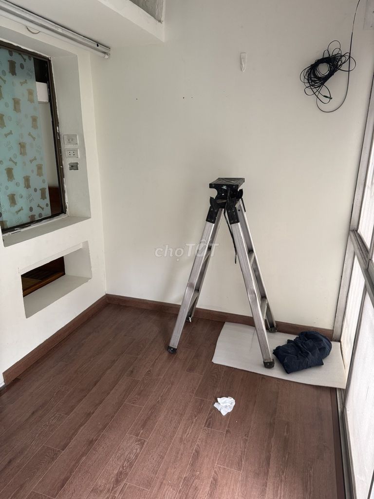 Rent the main owner of Wing Lake near Tai-Sheng