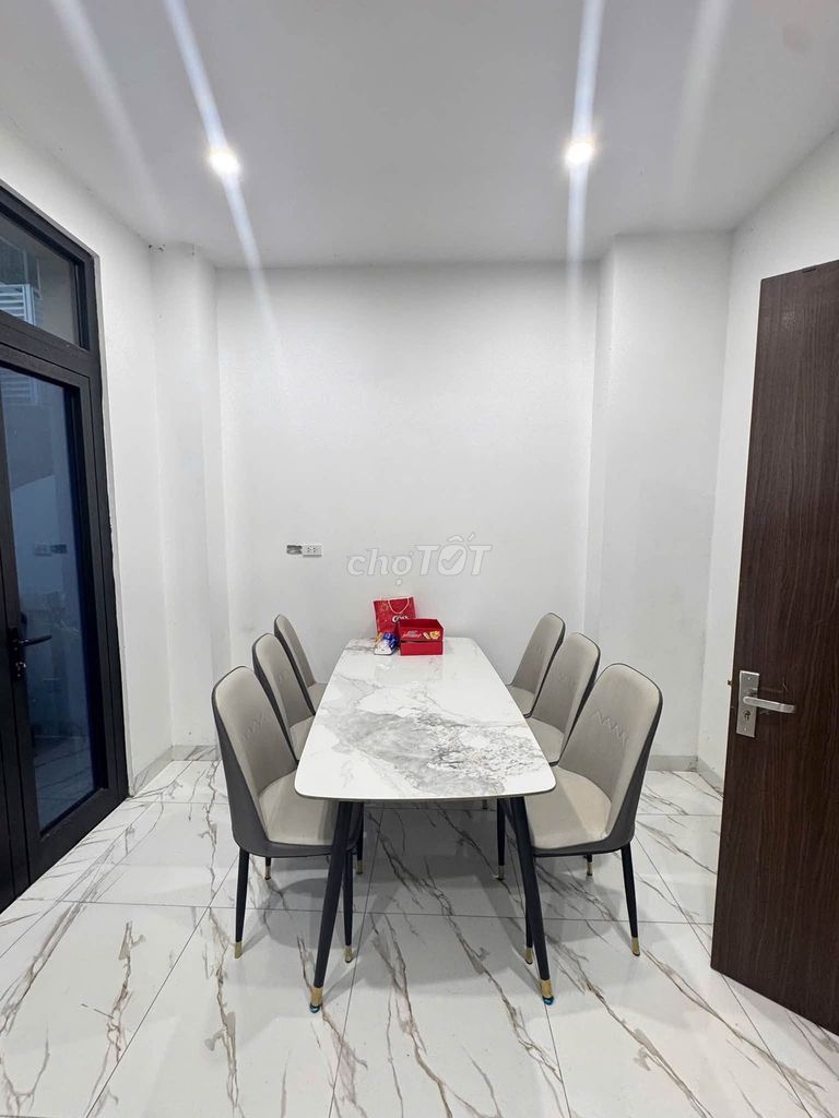 Rent two floors of Vin2 near the center.