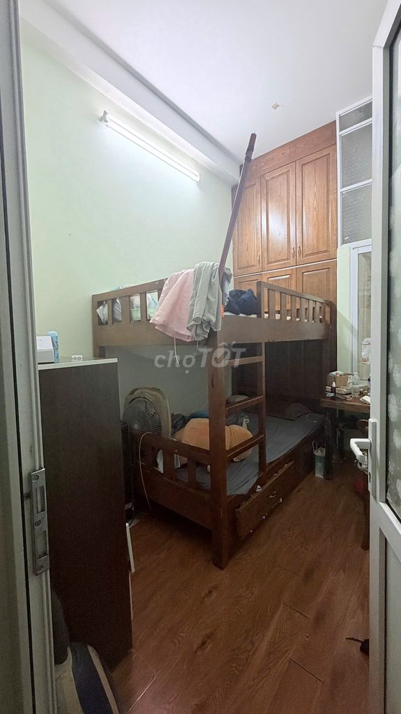 The owner rented four and a half stories near Cầu vượt Mai Dịch.