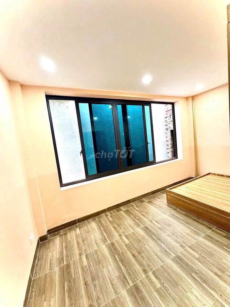 Rent the original house 35 meters x 3 floors, 3 bedrooms, Đội Cấn, Ba Đình