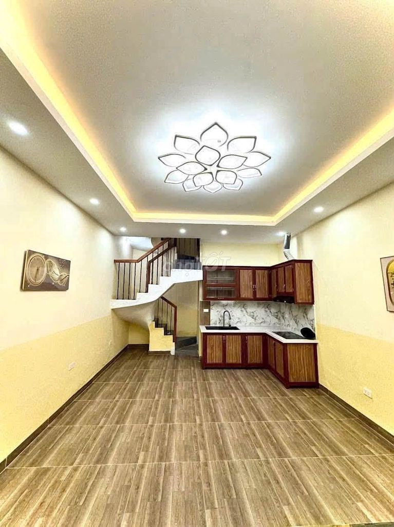 Rent the original house 35 meters x 3 floors, 3 bedrooms, Đội Cấn, Ba Đình