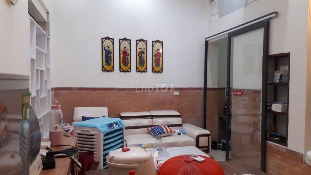 Rent a 50-metre, 4-story, 7 bedroom, Đống Đa, 14 million a month.