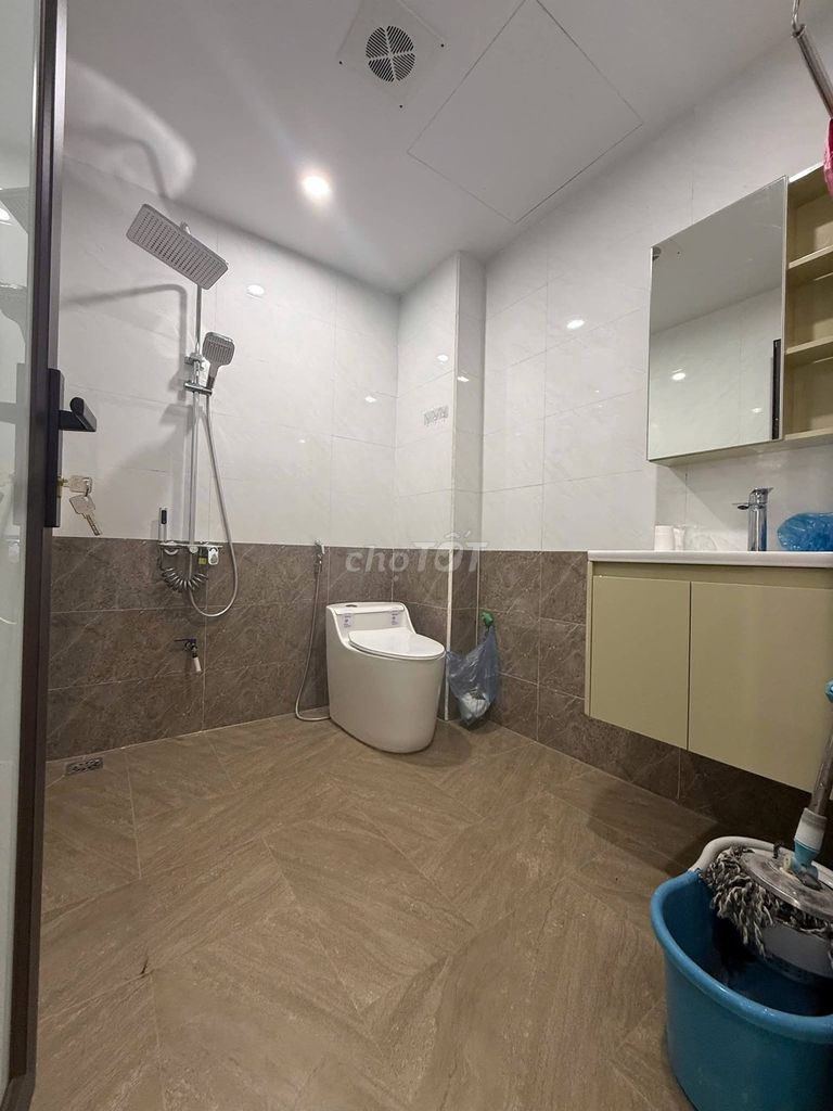 Rent a five-story house with Nguyễn Khoái elevator, Hai Bà Trưng.