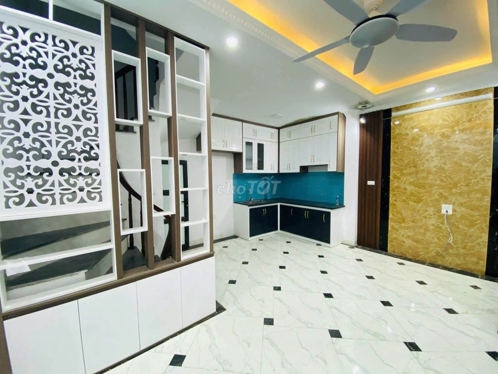 Rent your own home 38 meters x 6 floors down the 21 Lê Văn Lương alley, Thanh Xuân