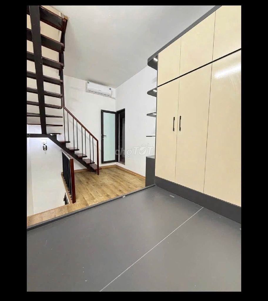 Rent Ngõ 179 Hoàng Hoa Thám, Ba Đình, Hanoi