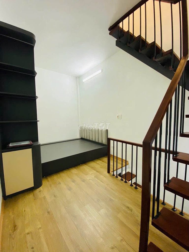 Rent Ngõ 179 Hoàng Hoa Thám, Ba Đình, Hanoi