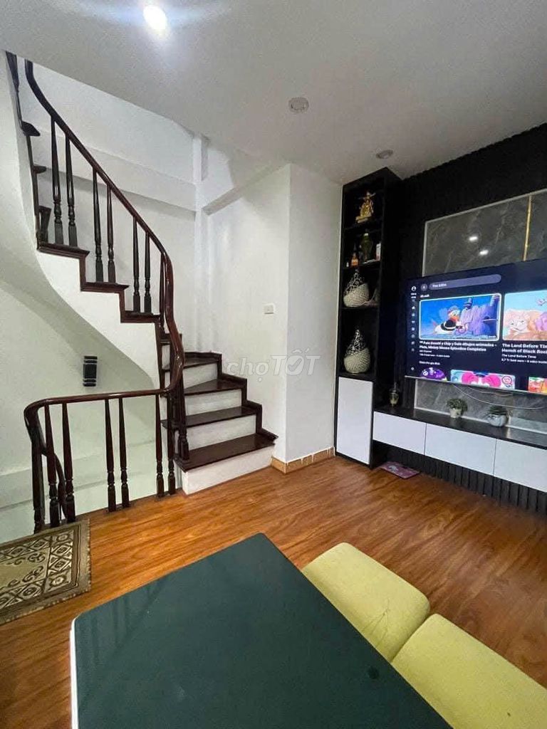Rent the entire house 20 meters x 5 floors, 3 bedrooms, 2 v, enough furniture