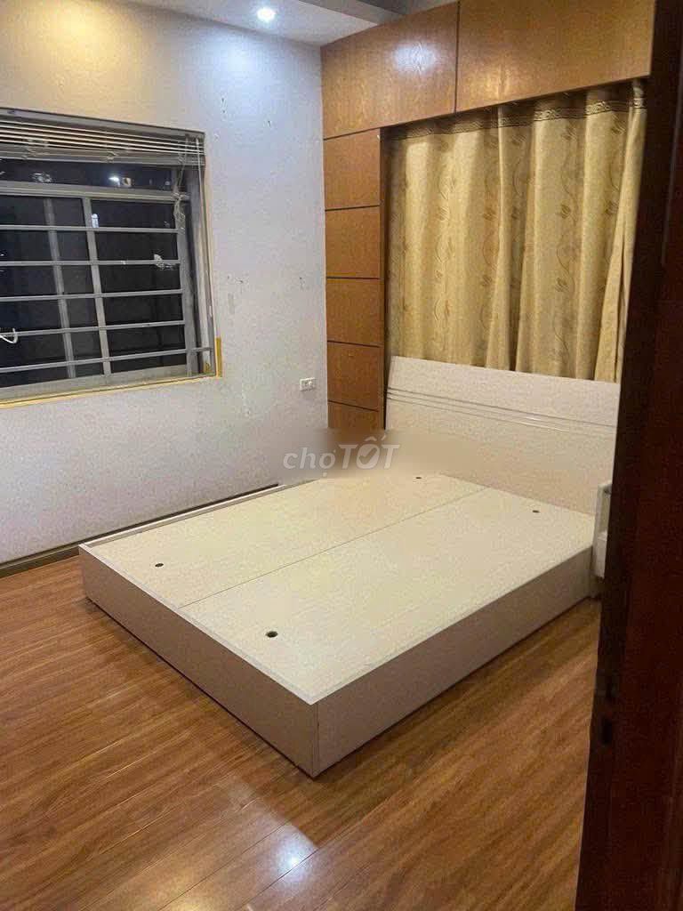 Rent the house five stories, 38 meters two, four bedrooms, three against, Ba Đình, Hanoi