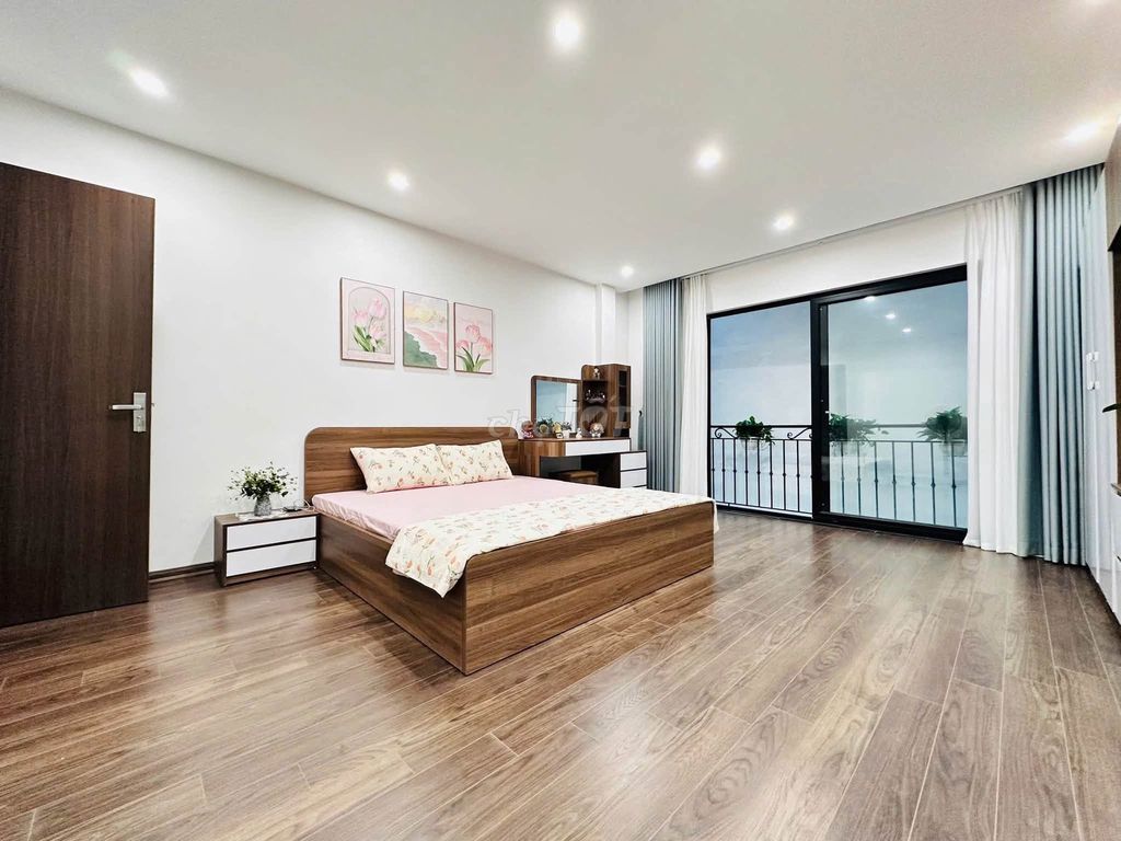 Rent Ngõ Đội Cấn, Ba Đình, elevator, nice.