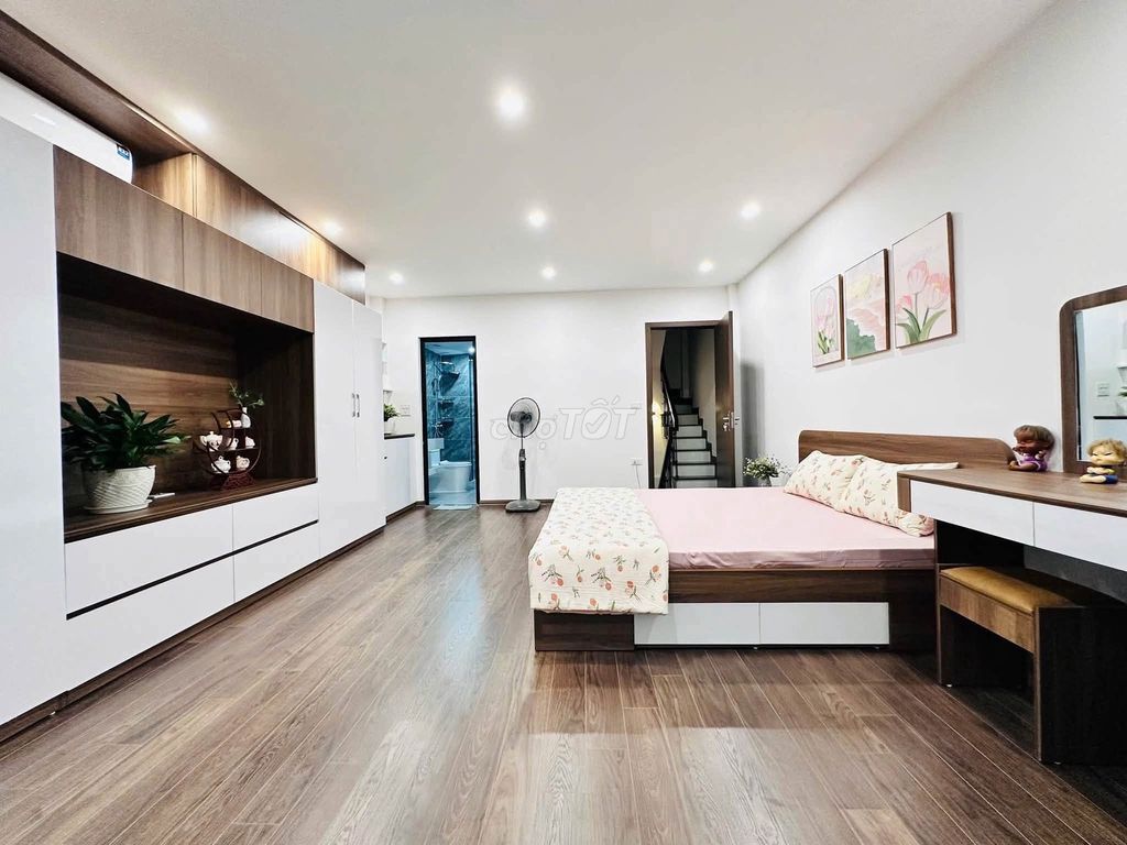 Rent Ngõ Đội Cấn, Ba Đình, elevator, nice.