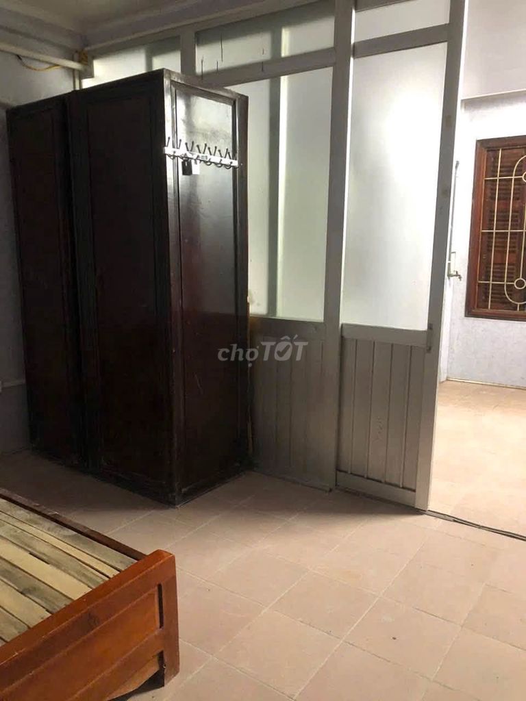 Rent 4 Kim Mã, 40 meters, and everything, 5.5 million.