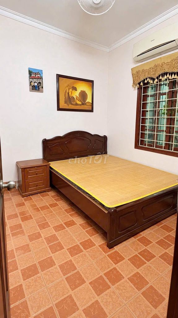 Rent a four-story Ngõ Thổ Quan, Khâm Thiên, 3 bedrooms.