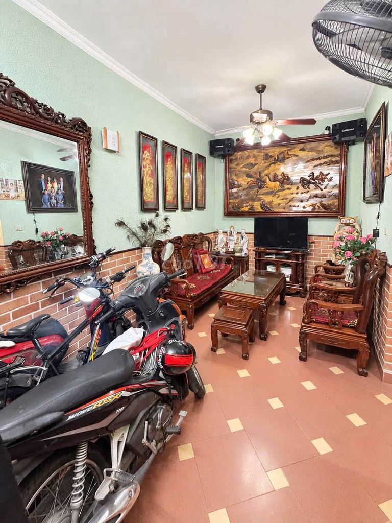 Rent a four-story Ngõ Thổ Quan, Khâm Thiên, 3 bedrooms.