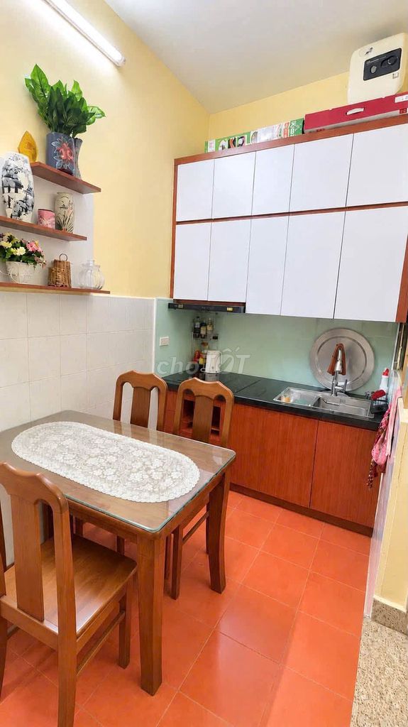 Rent a four-story Ngõ Thổ Quan, Khâm Thiên, 3 bedrooms.
