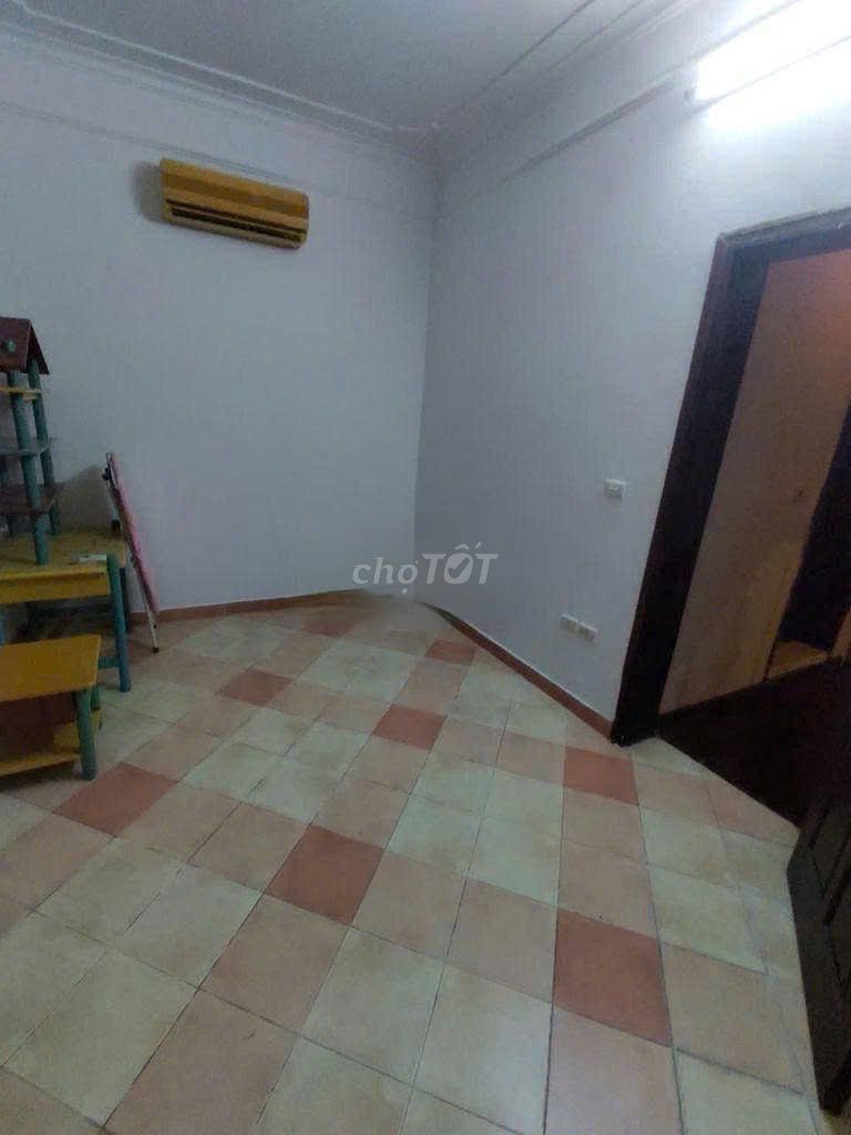 Rent house 65 m2 x 3 level Ngõ 251 Xã Đàn, Đống Đa, hn