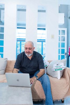 “ 3.5 million per month – full service + everyday English environment