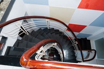 “ 3.5 million per month – full service + everyday English environment