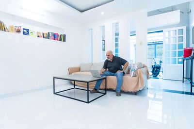 “ 3.5 million per month – full service + everyday English environment