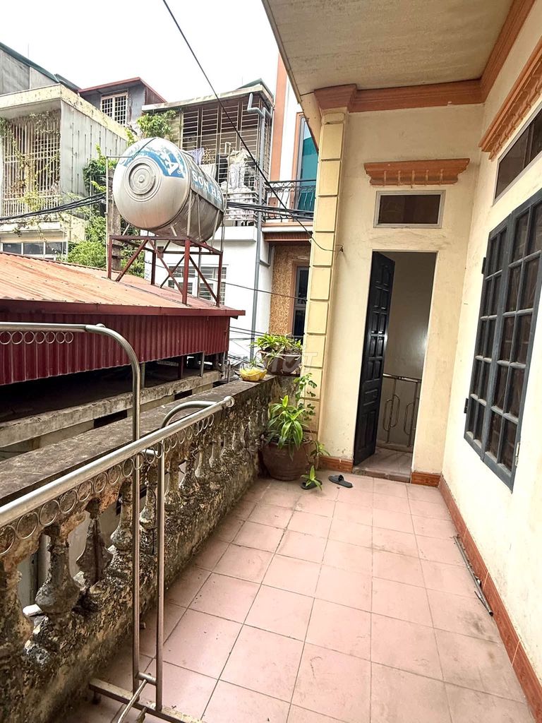 Rent the entire IX Đội Cấn street, Ba Đình, 90 meters2, 10 million a month.