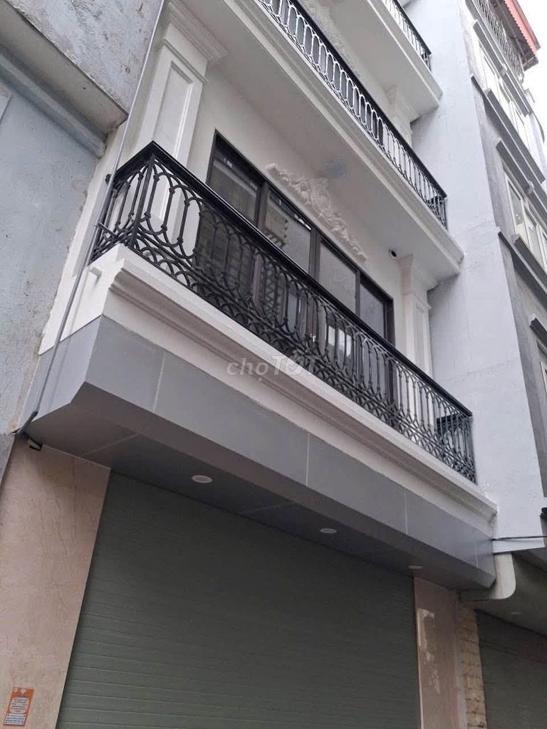 Rent a building at 89 Lạc Long Quân, Cầu Giấy, elevator two.
