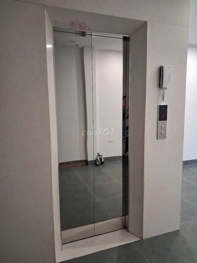 Rent a building at 89 Lạc Long Quân, Cầu Giấy, elevator two.