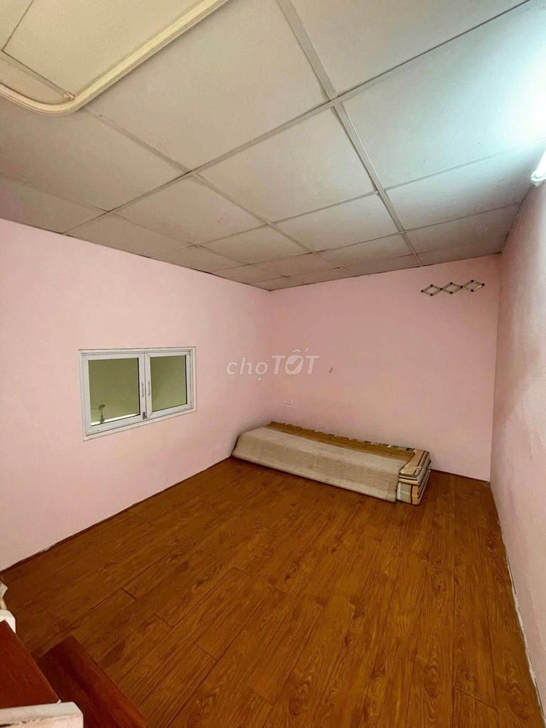 Rent 32 m2 + attic, Hoàng Hoa Thám, Ba Đình