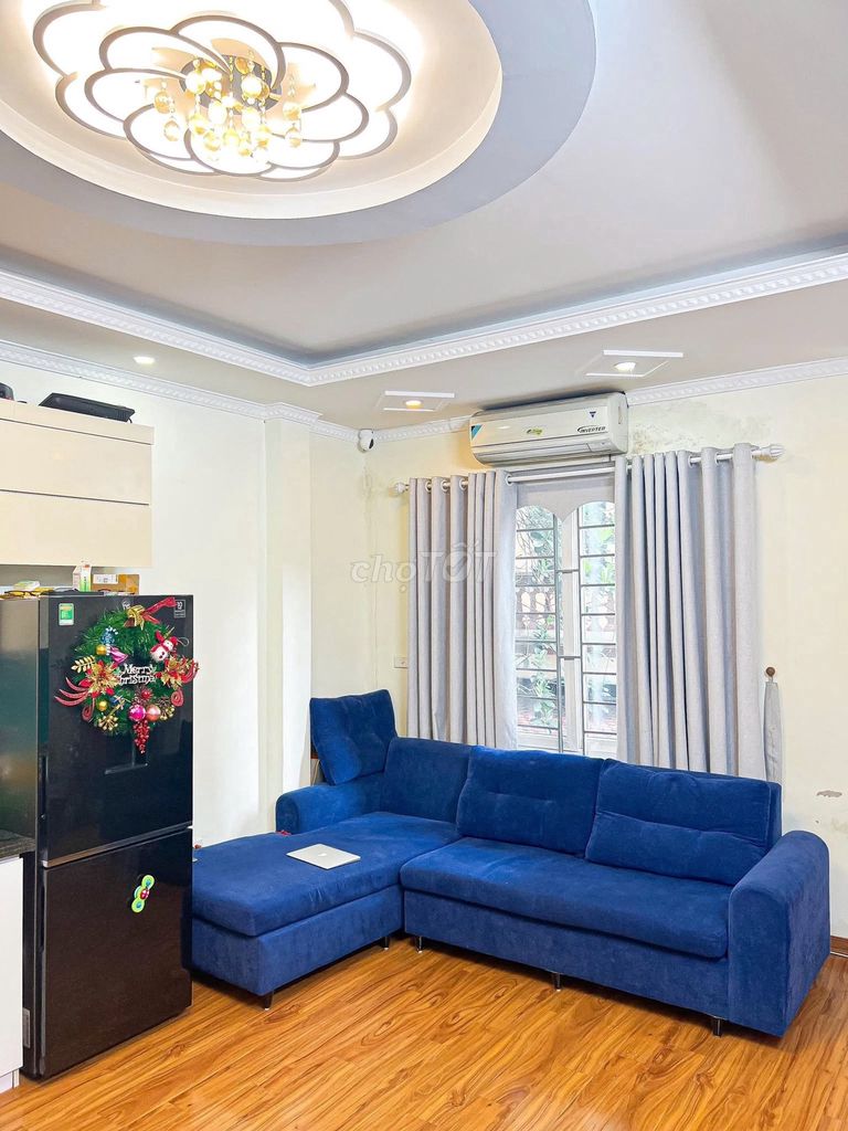 Rent the original house 35 meters x 5 floors, 2 bedrooms, enough furniture, 14 million a month.