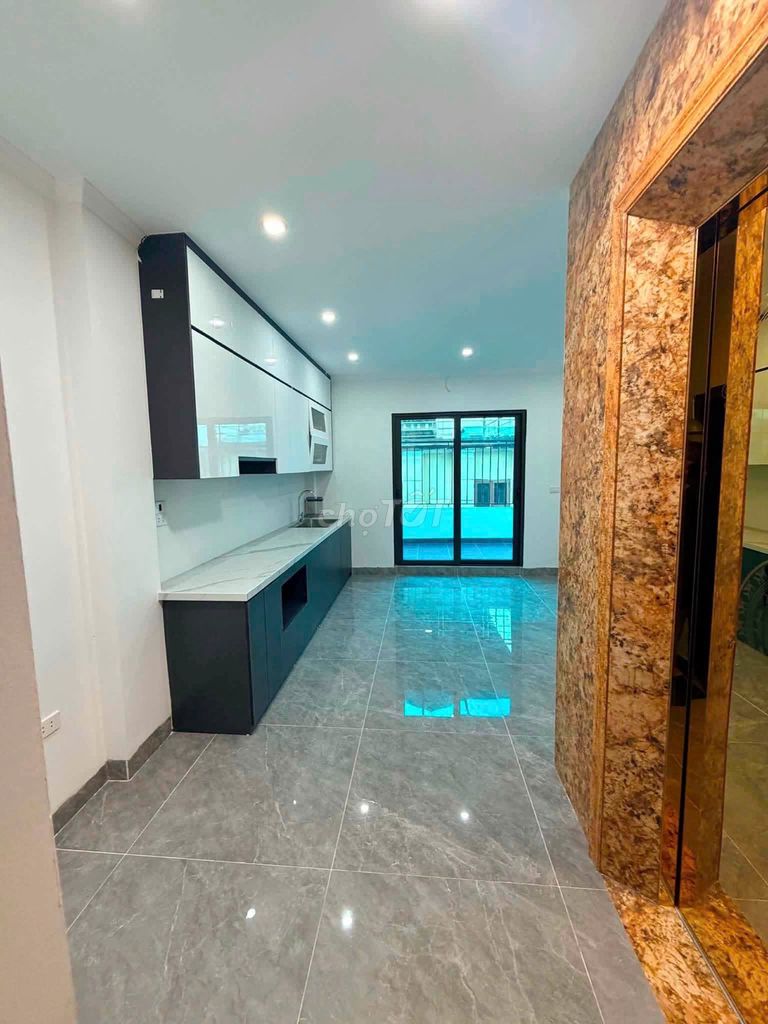 Rent the original house 35 meters x 5 floors plus tum, with elevators, Hoàn Kiếm