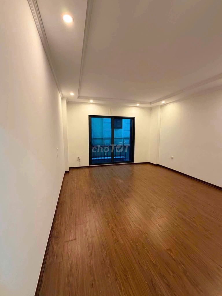 Rent the original house 35 meters x 5 floors plus tum, with elevators, Hoàn Kiếm