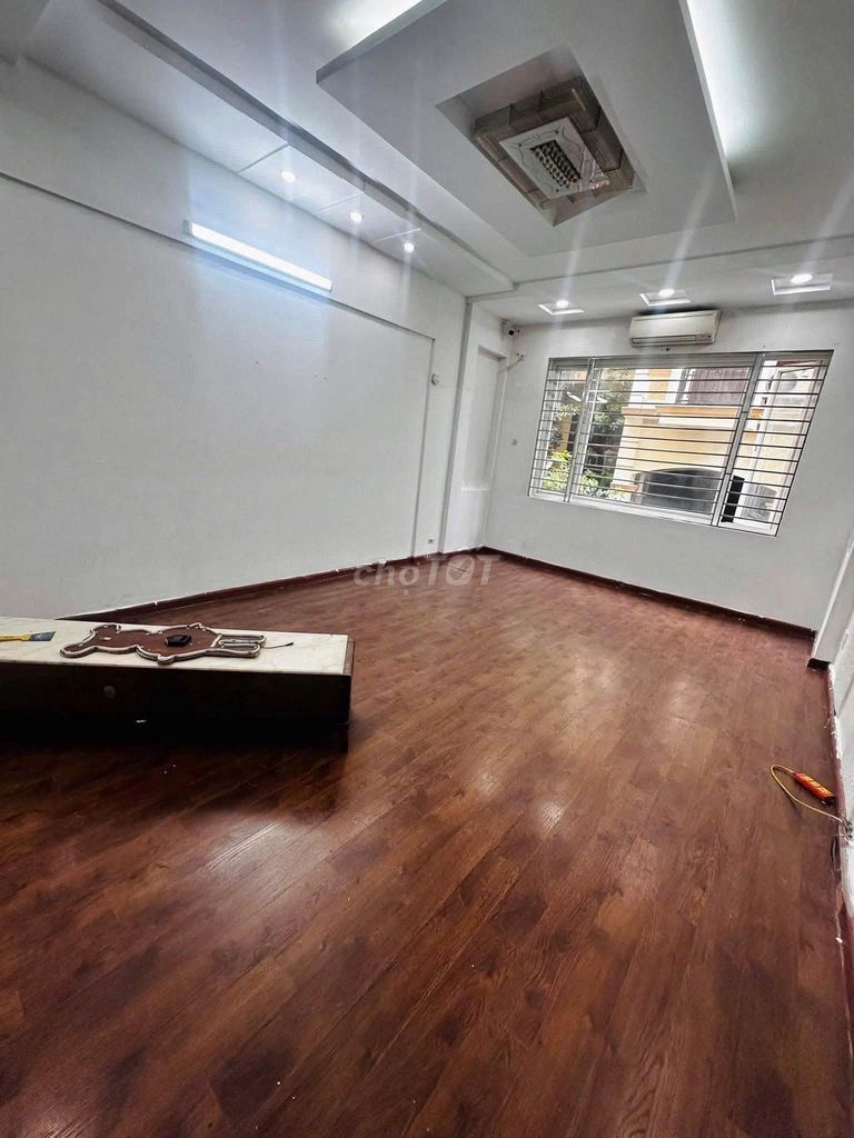 Rent a Trần Quốc Hoàn compound, Cầu Giấy, 65 meters x 5 floors