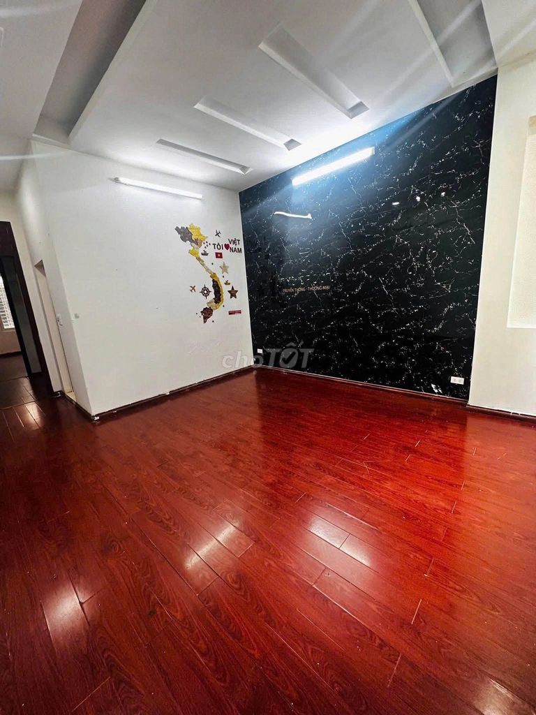 Rent a Trần Quốc Hoàn compound, Cầu Giấy, 65 meters x 5 floors