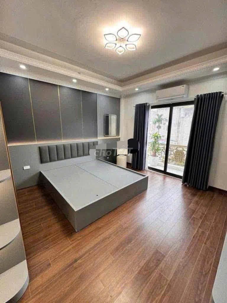 Rent the original 40 meters x 7 floors, full furniture, parking car, West